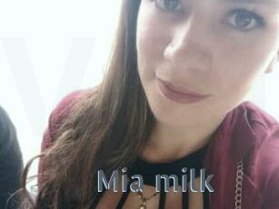 Mia_milk