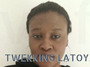 TWEKKING_LATOYA